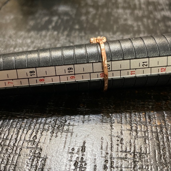 Sweet NWOT Rose Gold Tone Cross Ring! - Picture 5 of 5